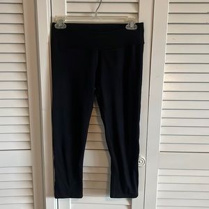 Fabletics, DefinePowerHold Low Rise Capri Yoga Pant